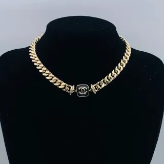 Chanel CC Logo चेन नेकलेस सोना काला कर्ब एनामेल पेंडेंट नेकलेस