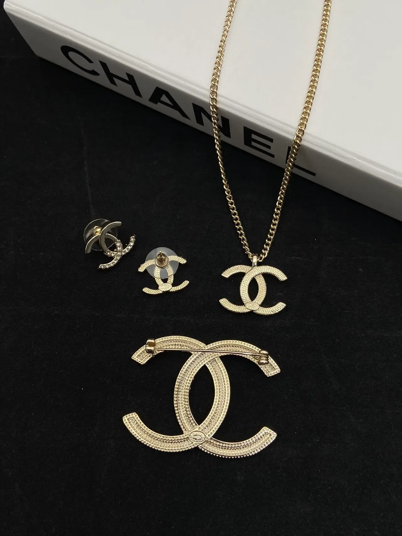 Chanel CC Logo Gold Silver Interlocking Crystal-Embellished Necklace 2