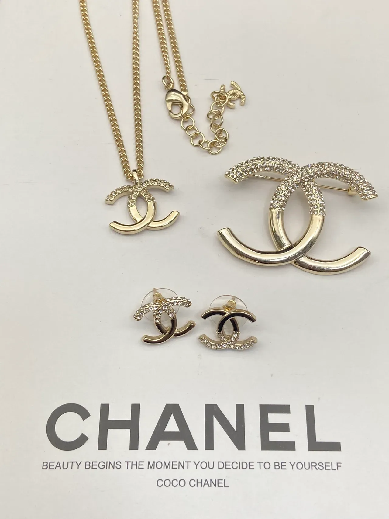 Chanel CC Logo Gold Silver Interlocking Crystal-Embellished Necklace 3