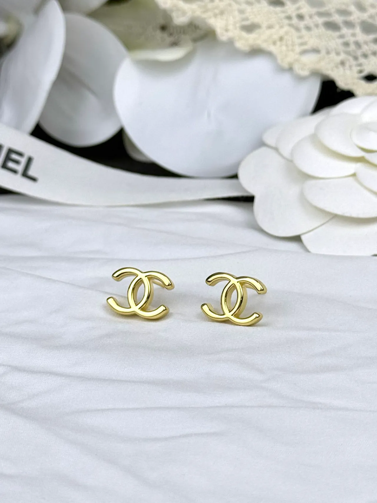 Chanel CC Logo स्टड सोने इंटरलॉकिंग पॉलिश्ड इयररिंग्स 2