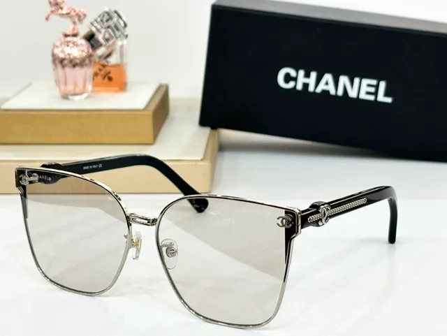 Chanel Detalhe de Elos de Corrente Azul e Dourado Óculos de Sol 5