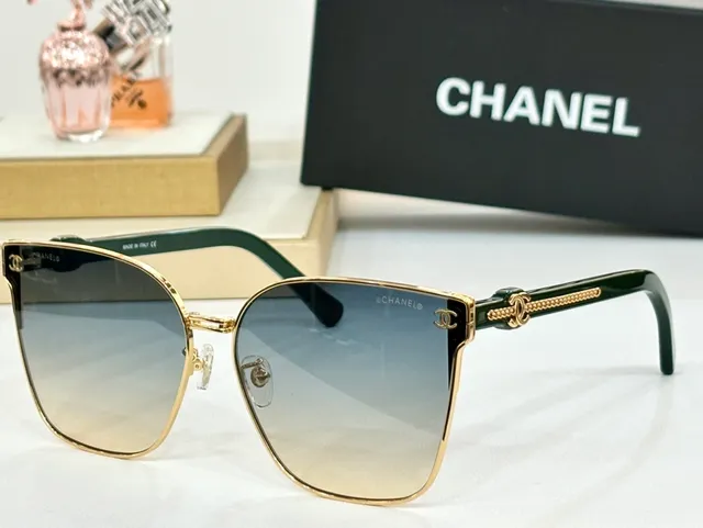 Chanel Detalhe de Elos de Corrente Azul e Dourado Óculos de Sol 7