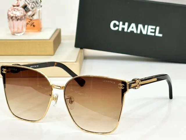 Chanel Detalhe de Elos de Corrente Azul e Dourado Óculos de Sol 8