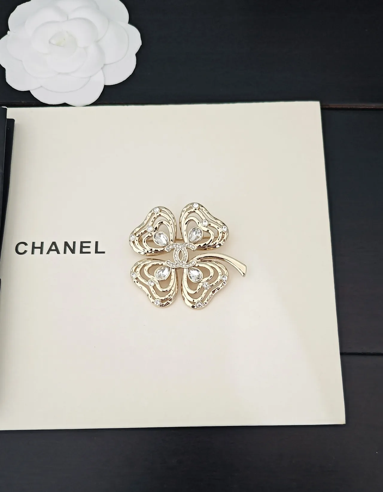 Chanel Broche Trèfle Doré Cristal Motif Quatre Feuilles Broche 4