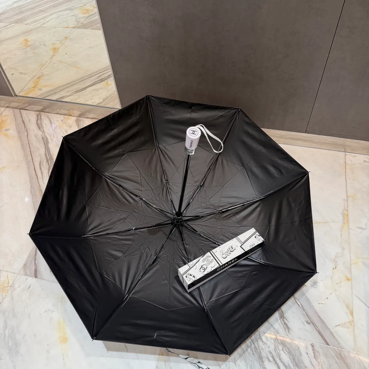 Chanel Imprimé Comic Blanc Noir Monochrome Sac à main 3