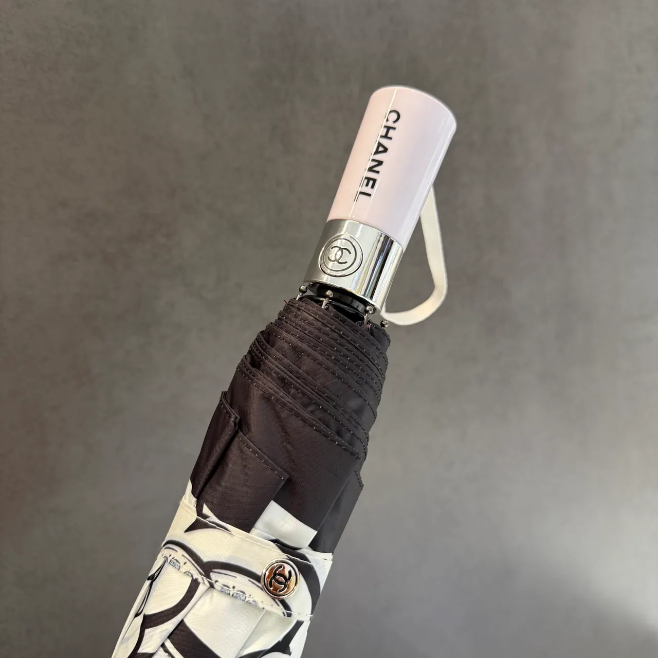 Chanel Imprimé Comic Blanc Noir Monochrome Sac à main 4