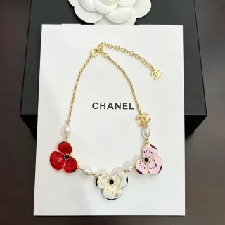 Chanel 花卉搪瓷与珍珠项链