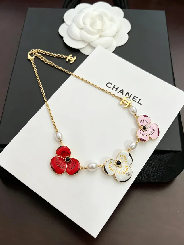 Chanel Floral Enamel and Pearl Necklace 5