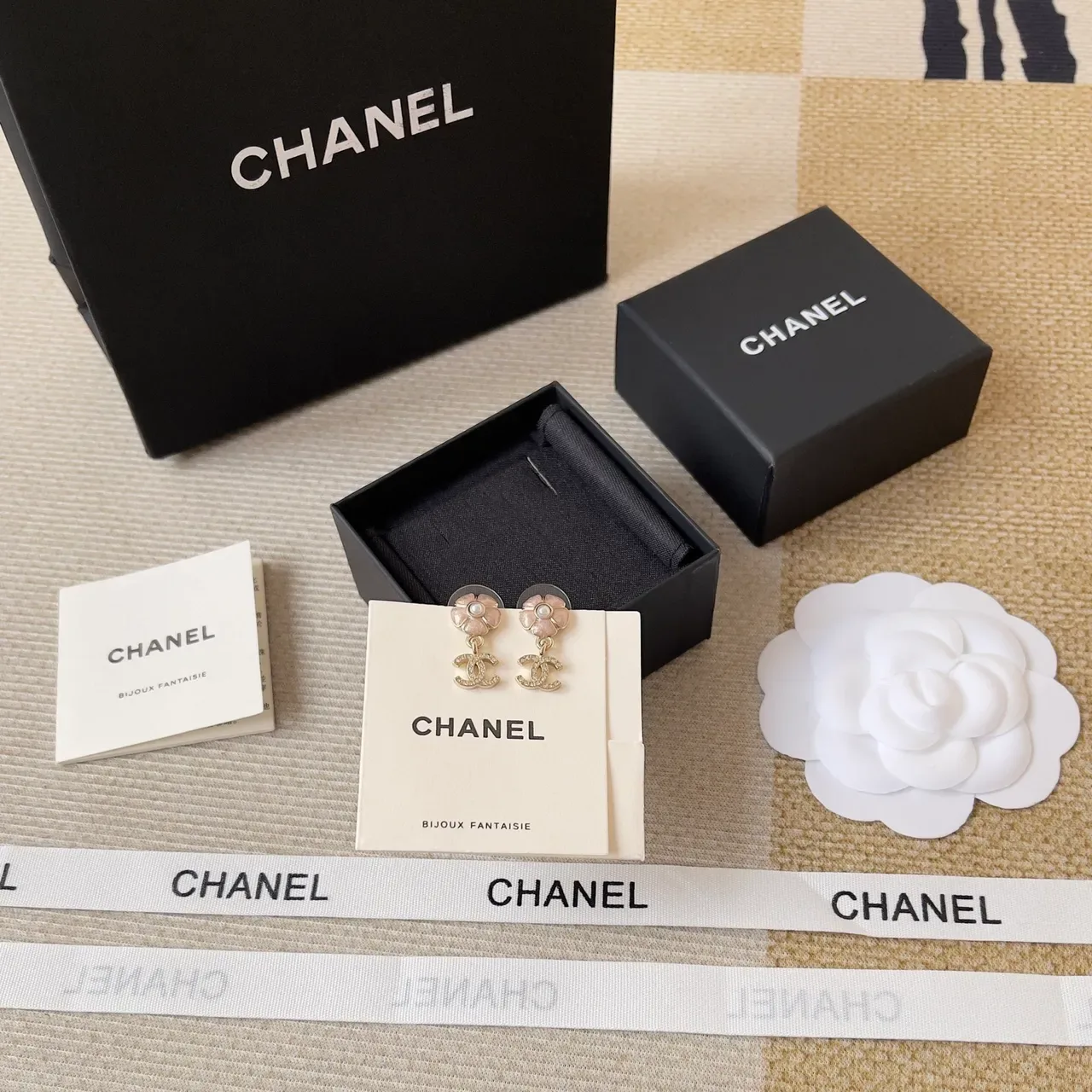 Chanel Pérolas Floral CC Logo Drop Brincos 5
