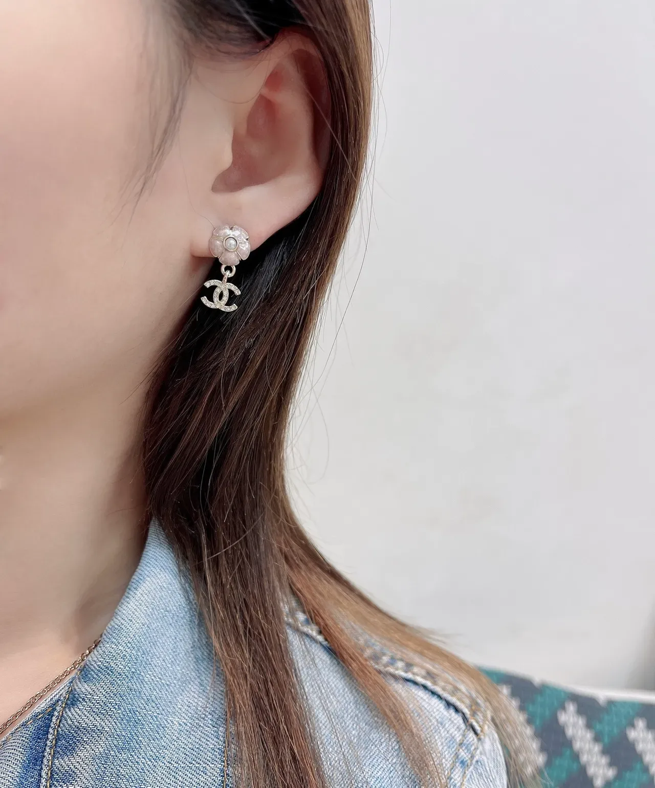 Chanel Pérolas Floral CC Logo Drop Brincos 6