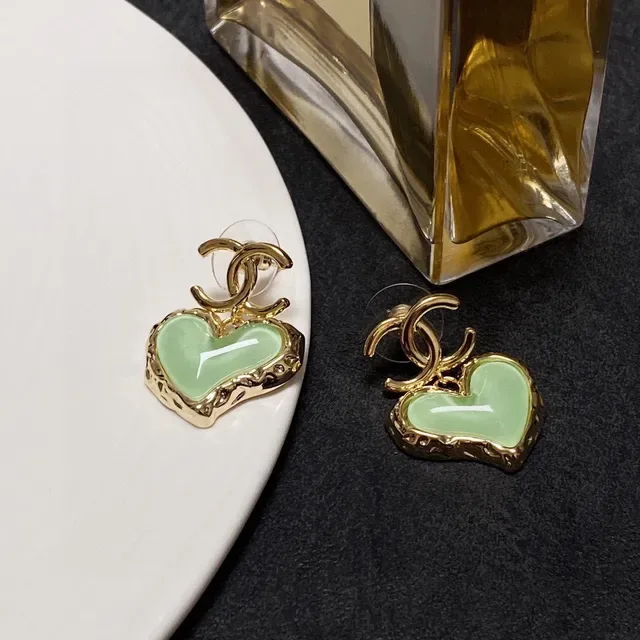 Brincos Chanel Verde Ouro em Forma de Coração Cheios de Esmalte 5