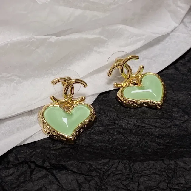 Brincos Chanel Verde Ouro em Forma de Coração Cheios de Esmalte 7