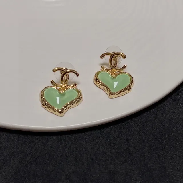 Brincos Chanel Verde Ouro em Forma de Coração Cheios de Esmalte 9