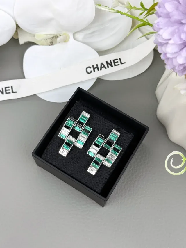 Chanel Brincos Barras Geométricas Prata Verde Pedras Baguette-Cut 5