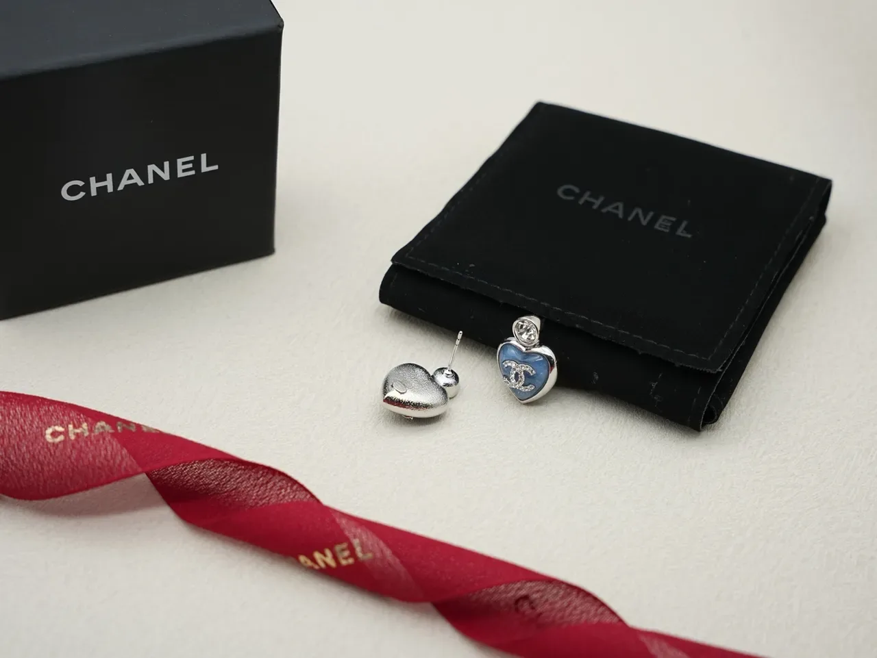 Chanel Heart-Shaped Enamel and Crystal Stud Earrings 3