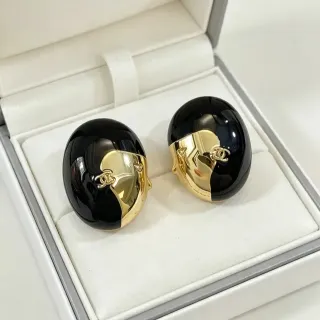 Chanel 椭圆双色珐琅和金色CC标志耳环