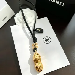 Chanel Peanut Charm 金色黑色皮革项链