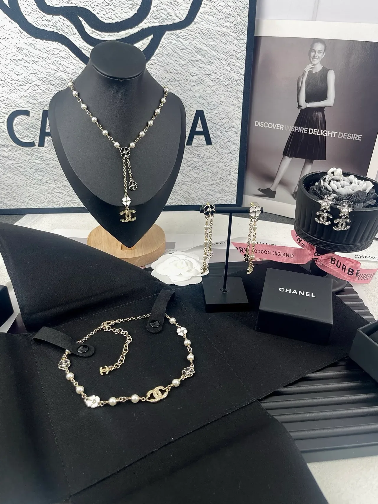 Chanel perles et CC Logo Camellia Collier Lariat 6