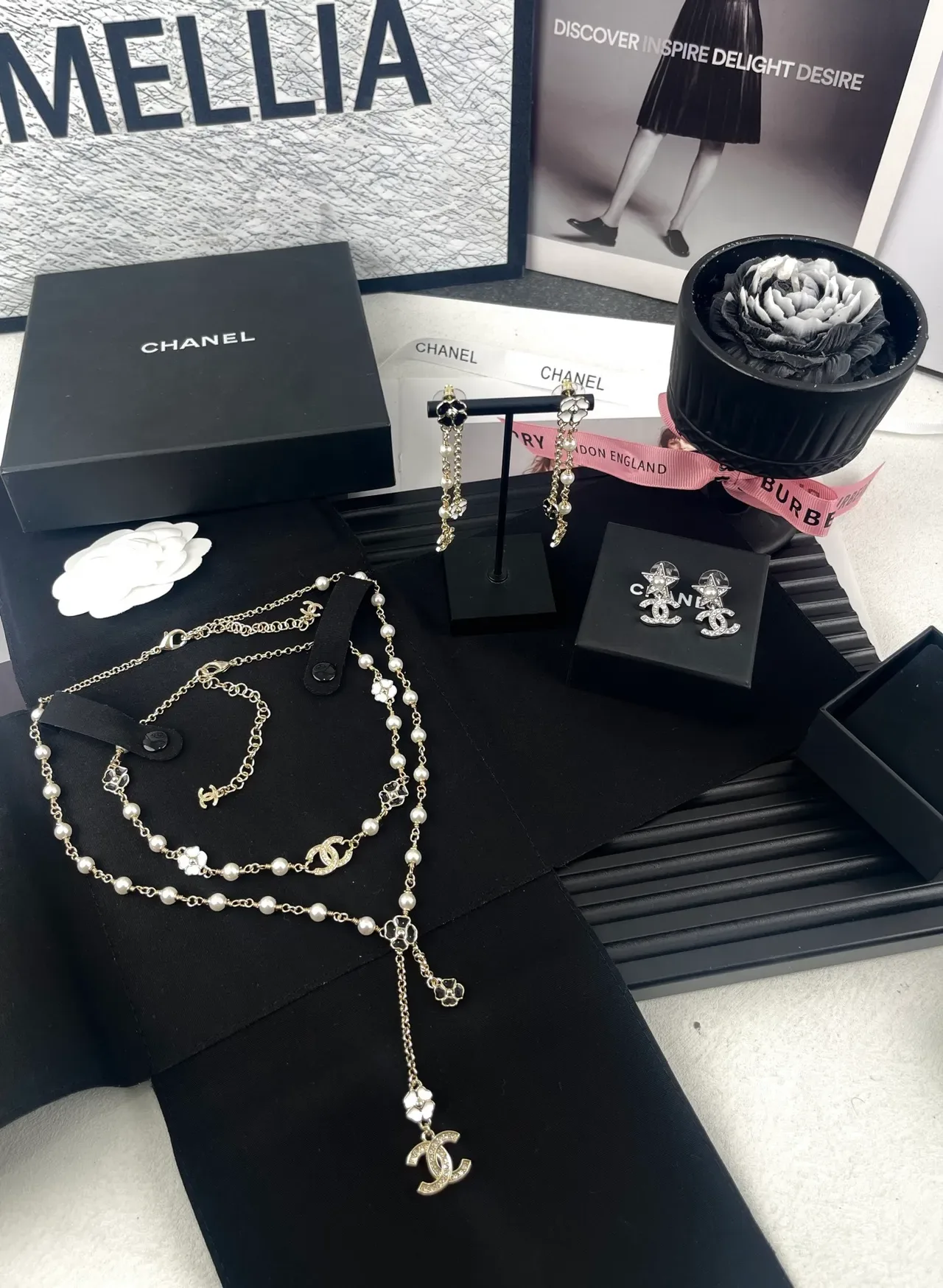 Chanel perles et CC Logo Camellia Collier Lariat 7