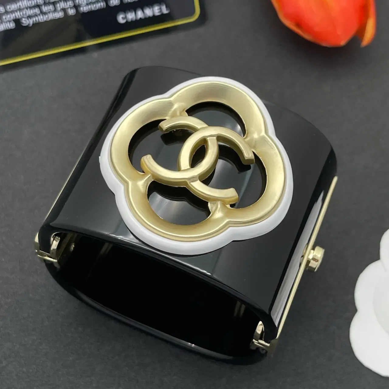Chanel Quatrefoil CC Black Gold Glossy Lacquer White Resin Frame Handbag 7