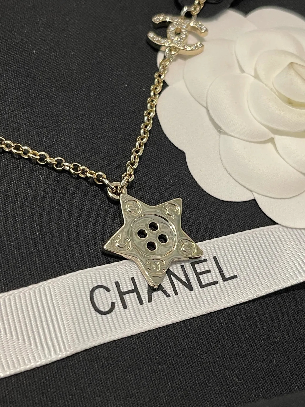 Chanel Star Collection Gold-Tone Pearl and CC Logo Necklace 7