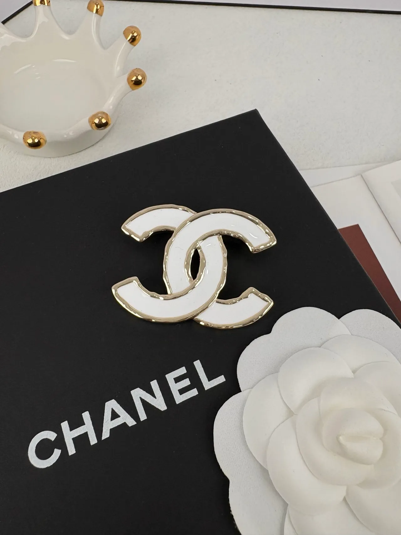 Chanel White Silver Enamel-Filled Interlocking CC Logo Brooch 3