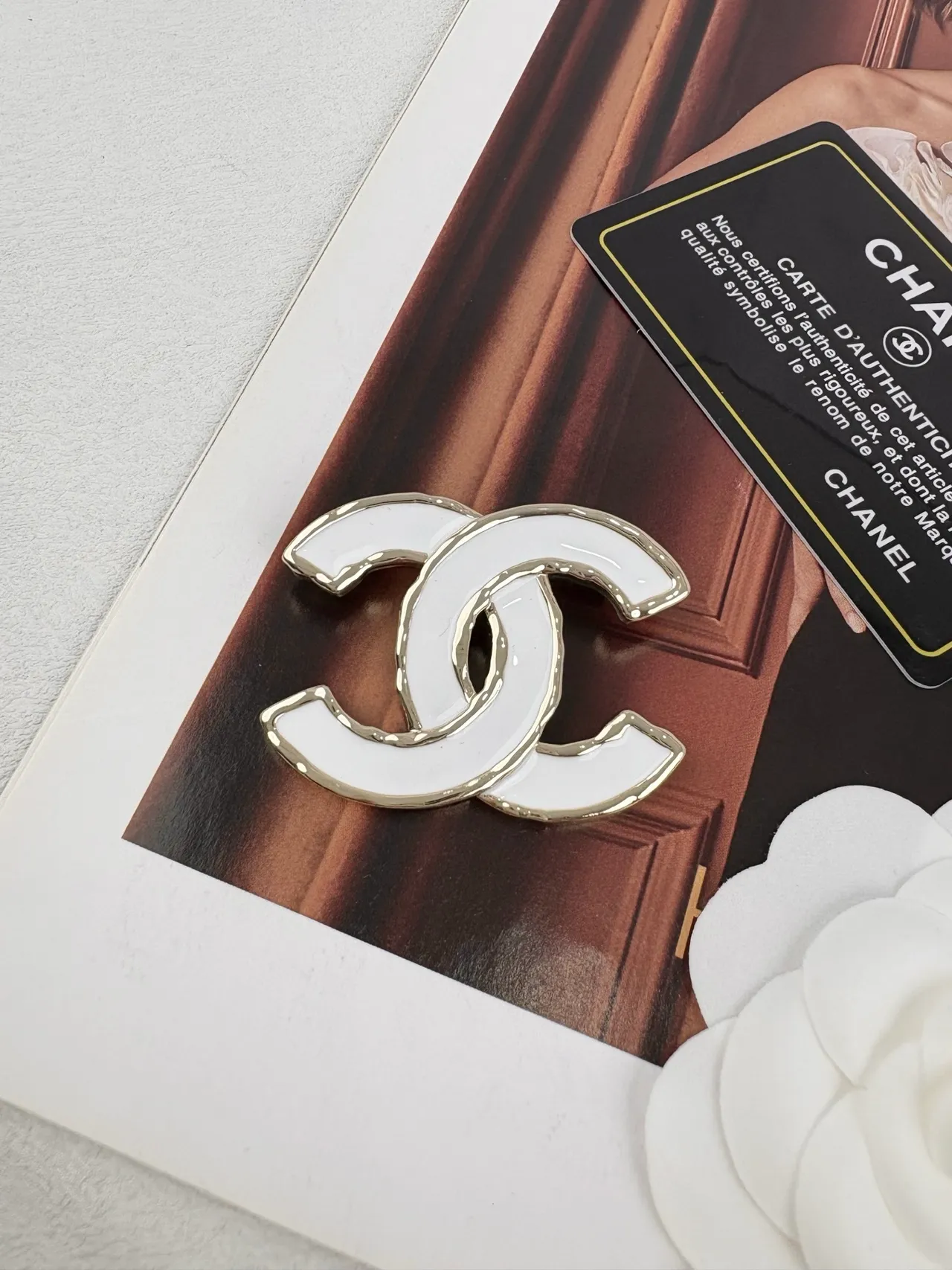 Chanel White Silver Enamel-Filled Interlocking CC Logo Brooch 4