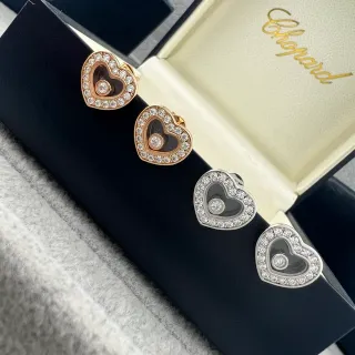 Chopard Happy Hearts Boucles d'oreilles en diamants Pavé en forme de cœur avec émail noir