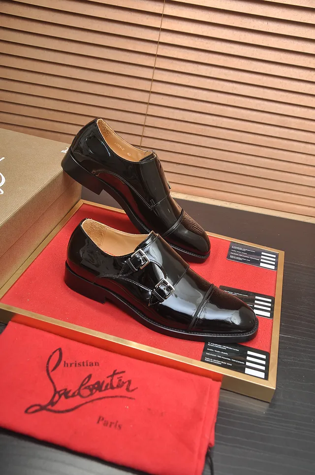 Christian Louboutin Chaussures Monk à double bride cuir verni noir brillant 4