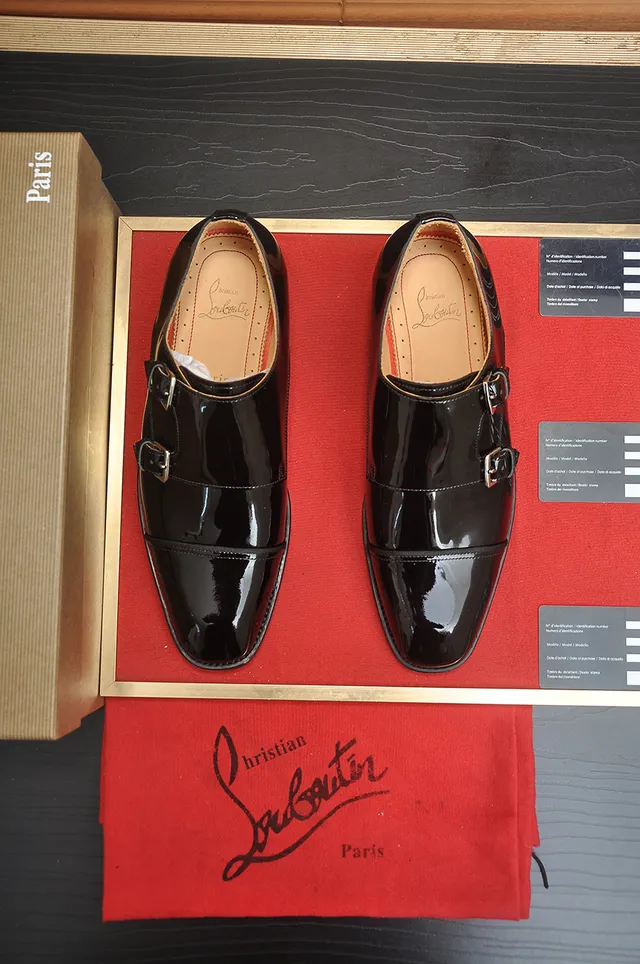 Christian Louboutin Chaussures Monk à double bride cuir verni noir brillant 5