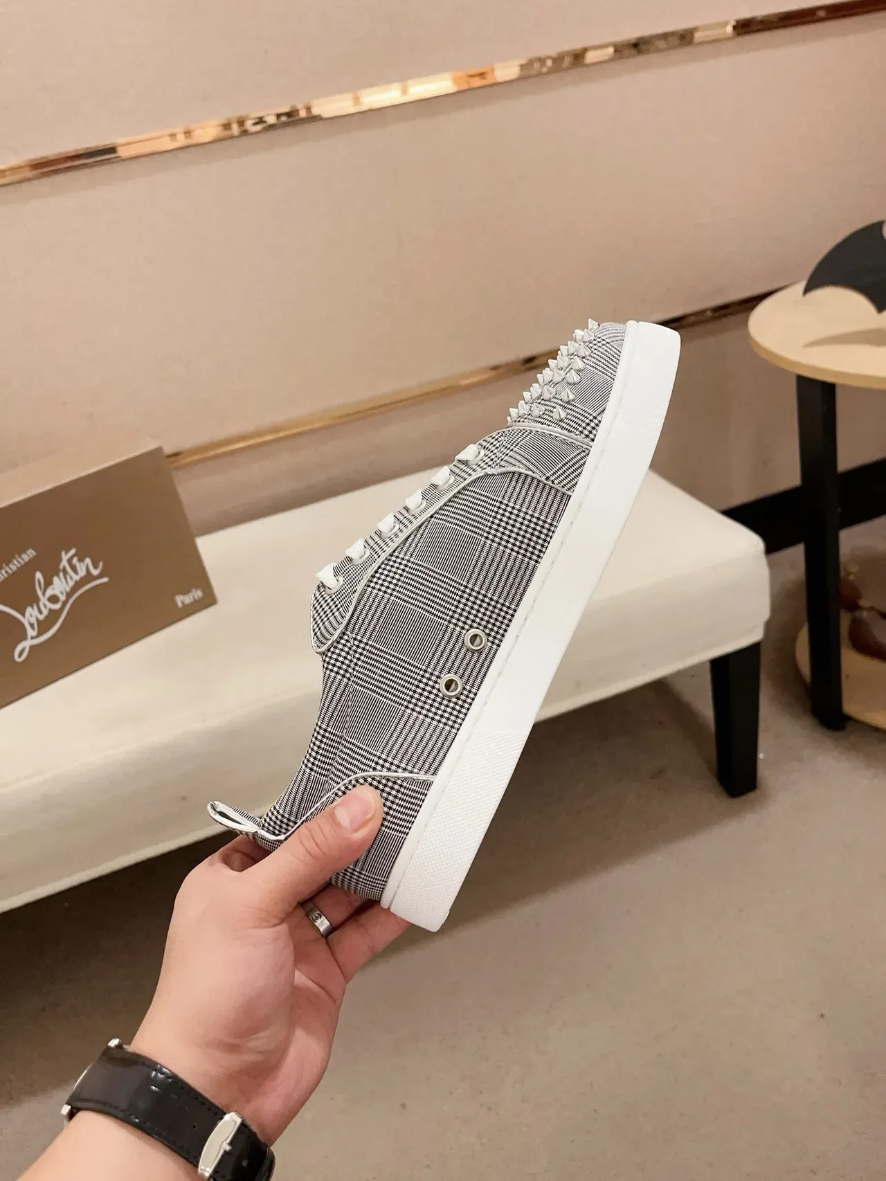 Christian Louboutin Louis Junior Spikes Cinza Branco Xadrez Parte Superior Têxtil Remates Conicos Prateados na Ponta Tênis Lifestyle 5