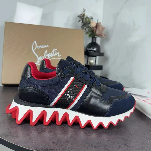 Christian Louboutin Tênis Chunky com sola intermediária ondulada em textil e couro preto superior navy red 3