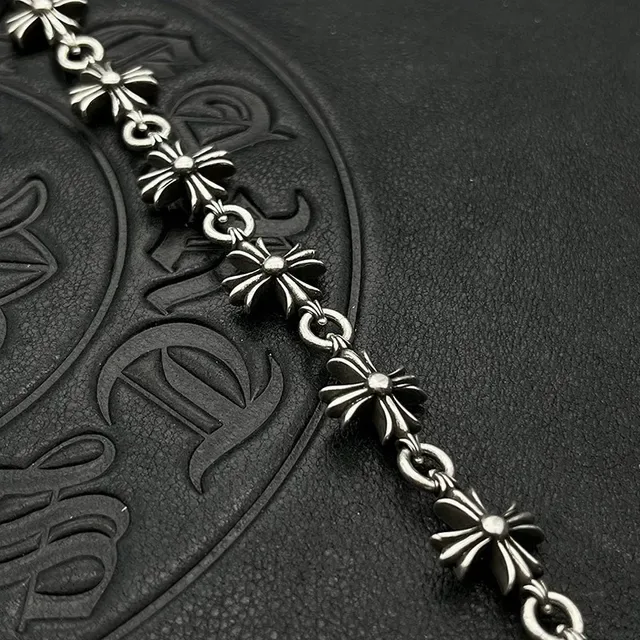 Chrome Hearts Pulseira Pingente Cruz Prata Oxidada 5