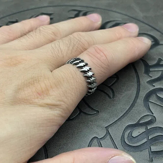 Chrome Hearts Spiked Chain Ring Silver Curb Band High-Polish Metal Ring 3