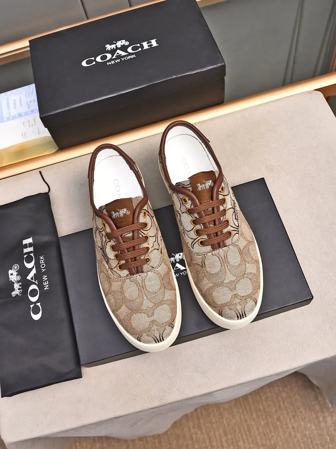 Coach sneakers lifestyle beige marron monogramme toile supérieure accents cuir 2