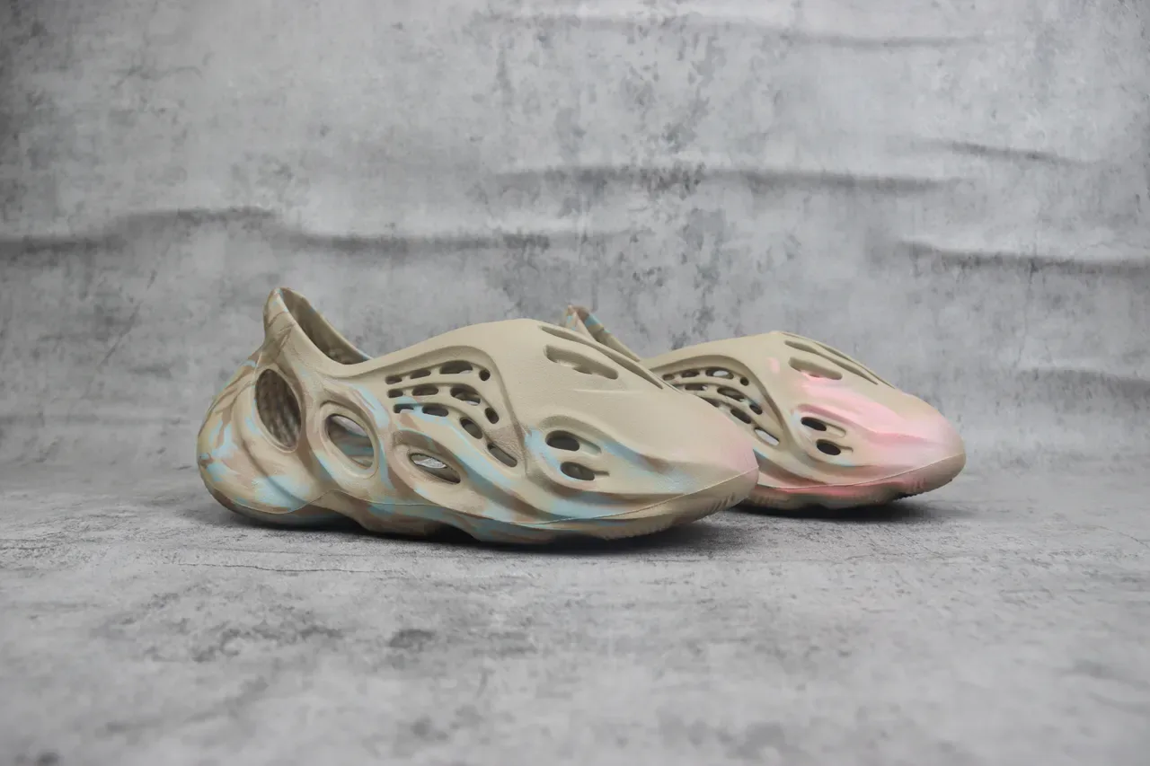 Crocs Classic Clog Beige Marbled Blue Pink Foam Clog 3