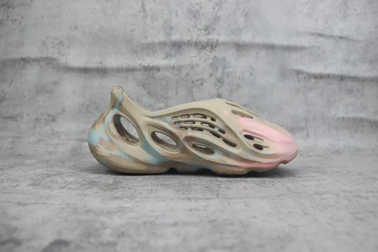 Crocs Classic Clog Beige Marbled Blue Pink Foam Clog 7