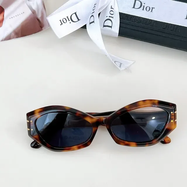 Dior 棱角几何光泽黑色太阳镜 9