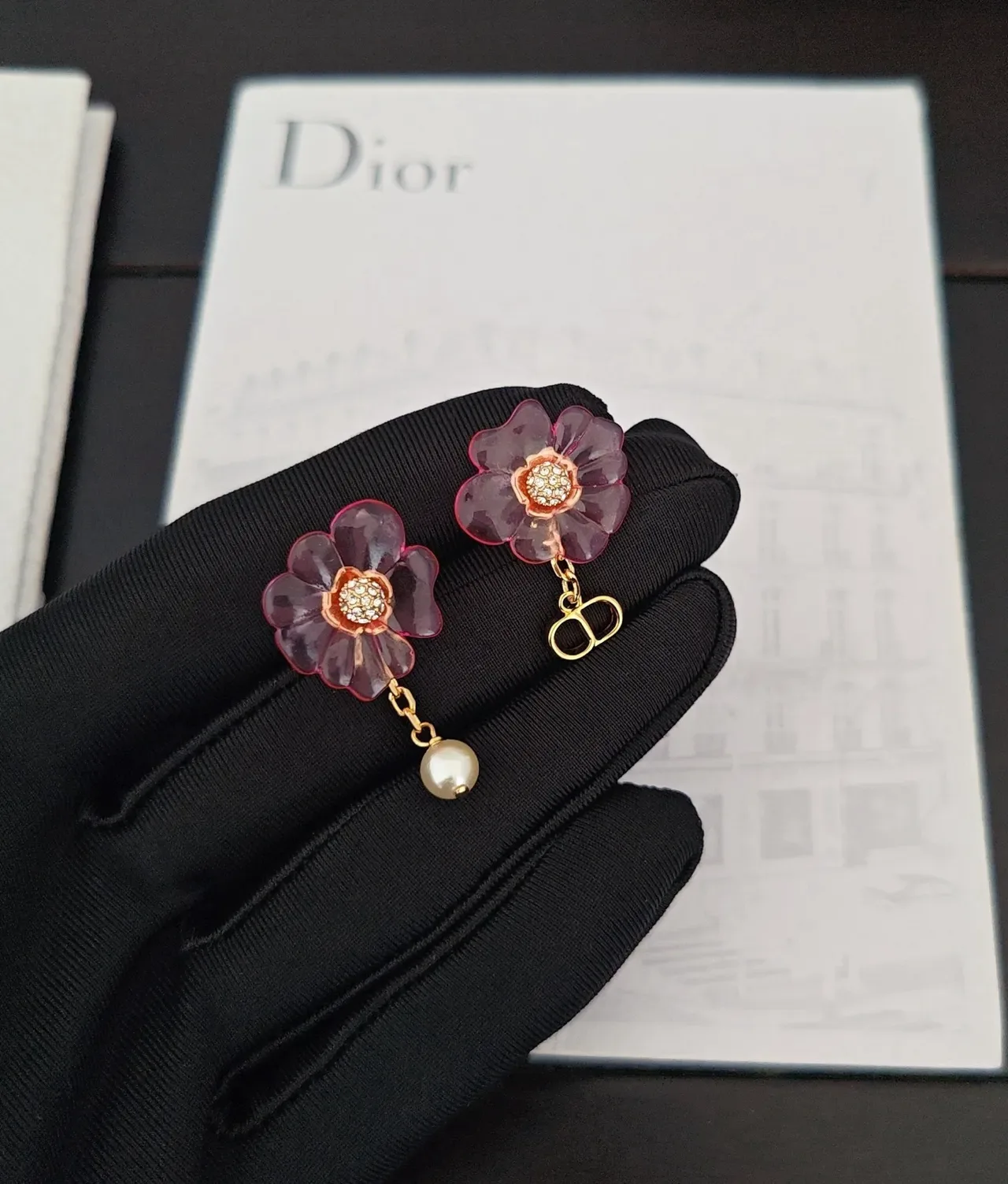 Dior Boucles d'Oreilles Asymétriques Fleurs et Perles Roses 2