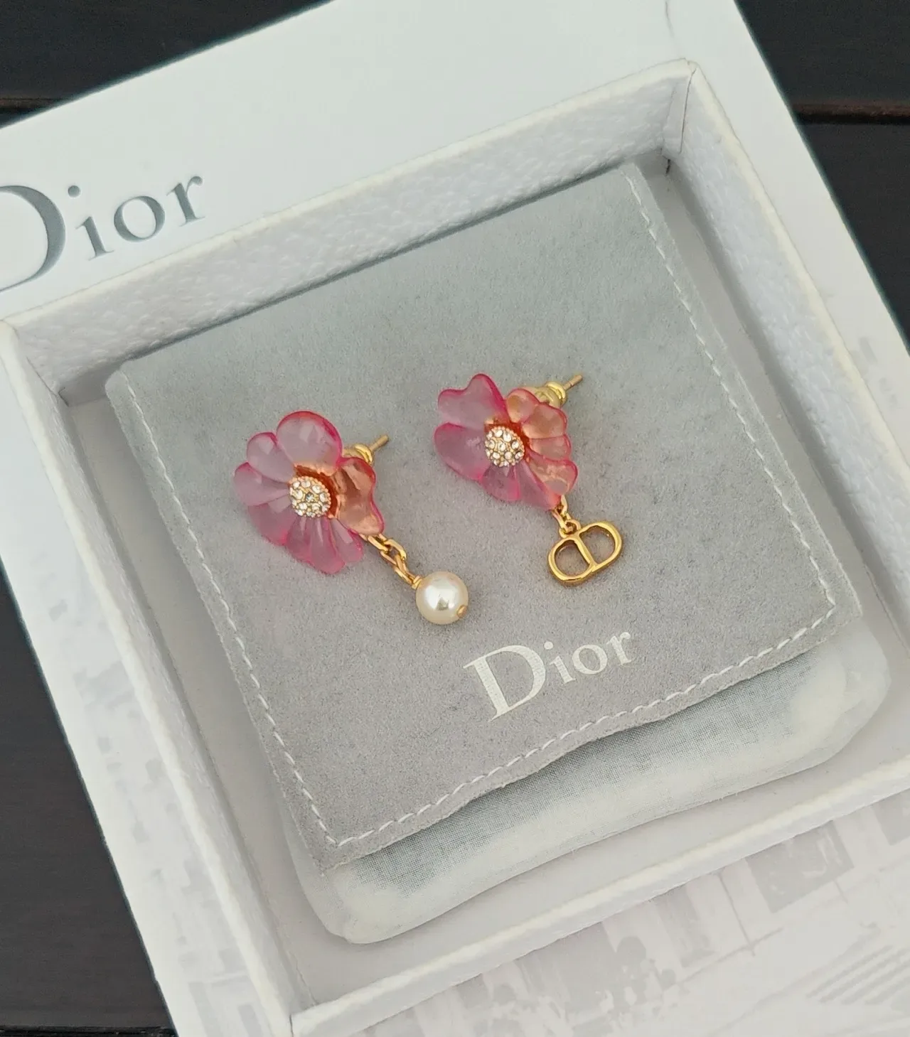 Dior Boucles d'Oreilles Asymétriques Fleurs et Perles Roses 3