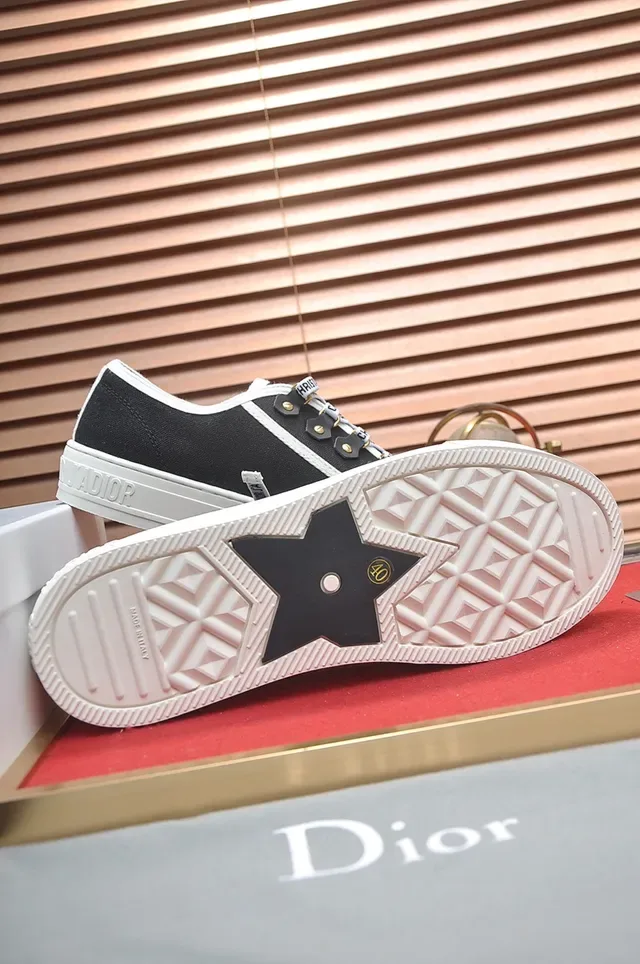 Dior B23 Black and White Canvas Lifestyle Sneakers 3