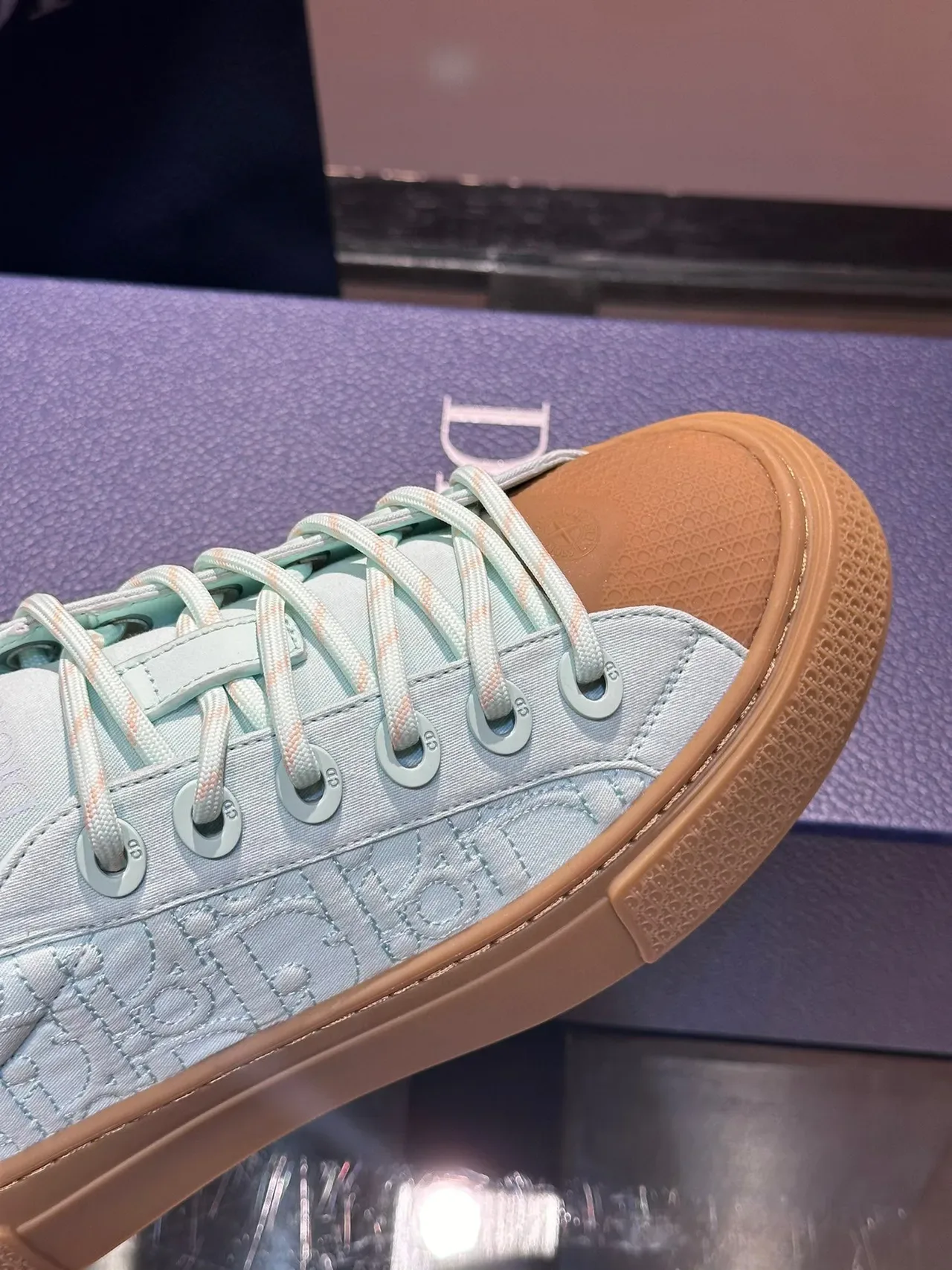 Dior B23 Monograma embossado Aqua e Gum Lifestyle Sneakers 4