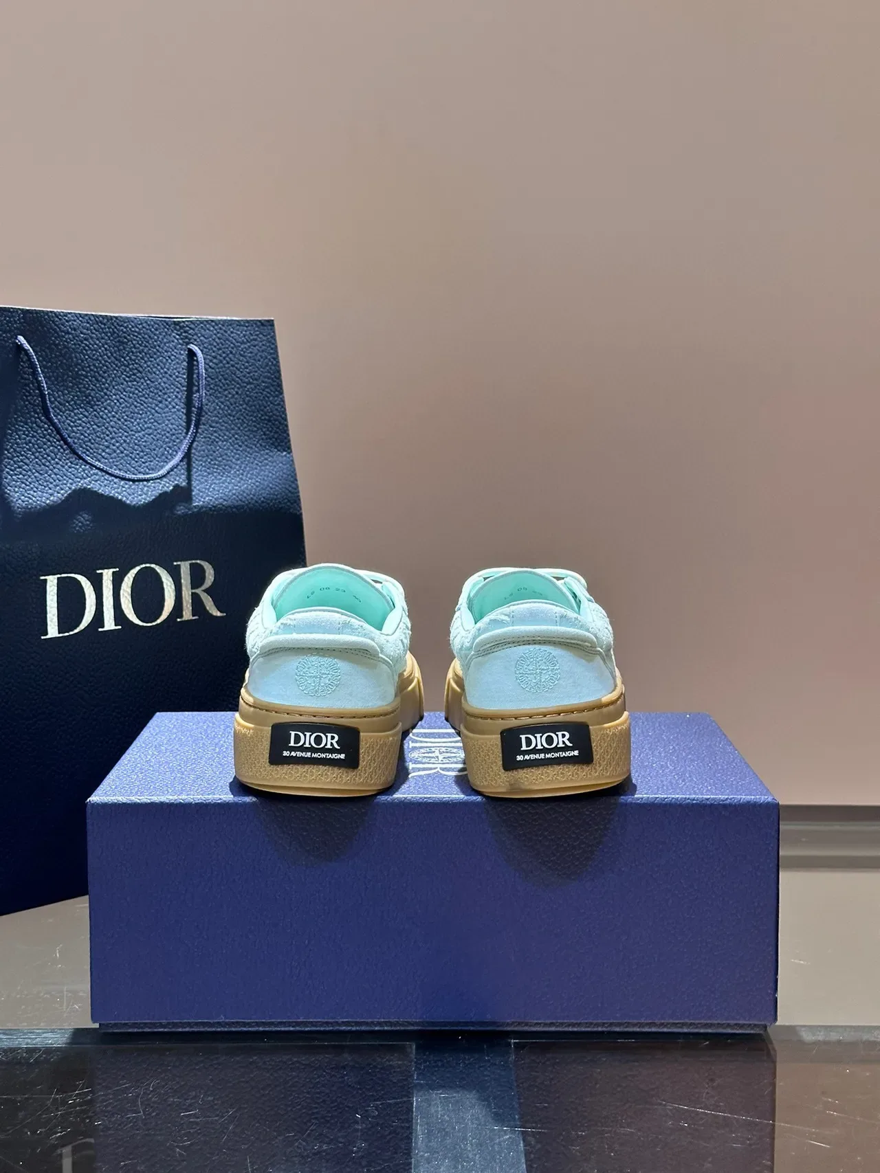 Dior B23 Monograma embossado Aqua e Gum Lifestyle Sneakers 5
