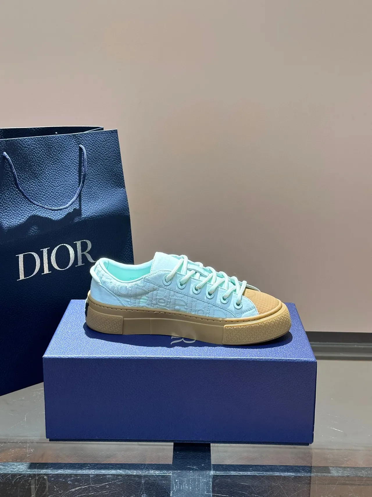 Dior B23 Monograma embossado Aqua e Gum Lifestyle Sneakers 6