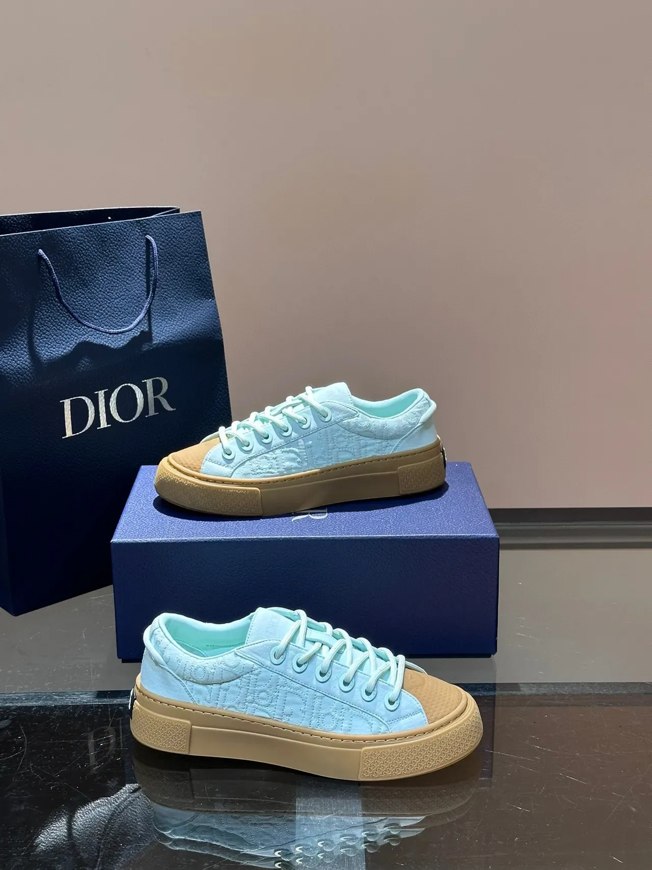Dior B23 Monograma embossado Aqua e Gum Lifestyle Sneakers 7