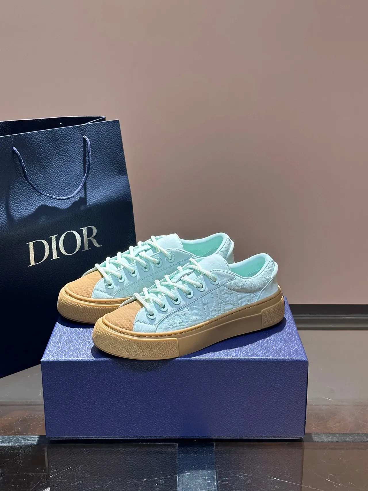 Dior B23 Monograma embossado Aqua e Gum Lifestyle Sneakers 8