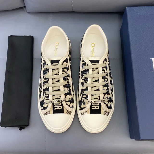 Dior B23 Oblique Monogram Beige and Navy Lifestyle Sneakers 2