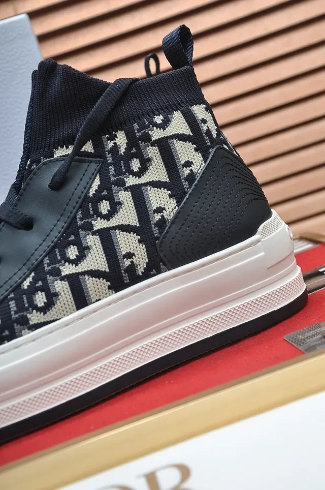 Dior B27 Monogram Knit سنيكرز هاي توب لايف ستايل 2