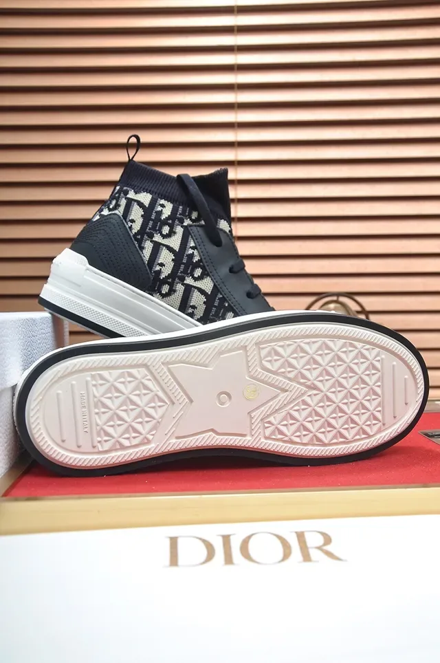Dior B27 Monogram Knit سنيكرز هاي توب لايف ستايل 3