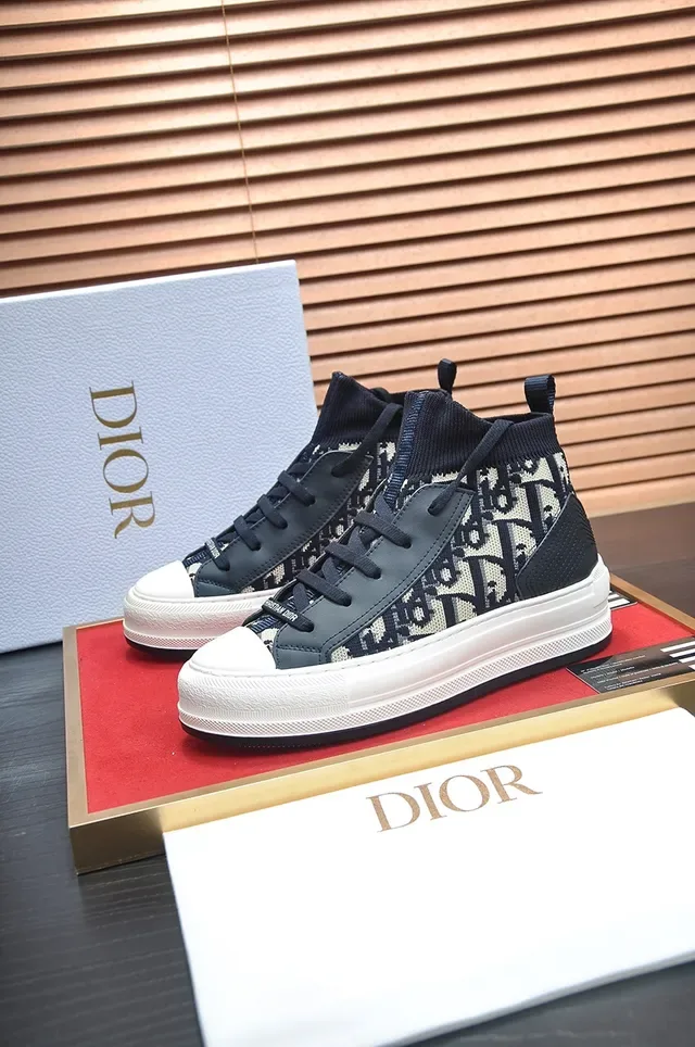 Dior B27 Monogram Knit سنيكرز هاي توب لايف ستايل 4